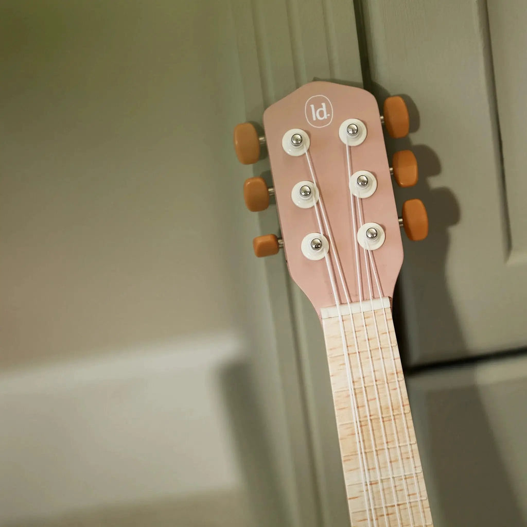 Chitarra in legno Rosa LD7471 by LITTLE DUTCH