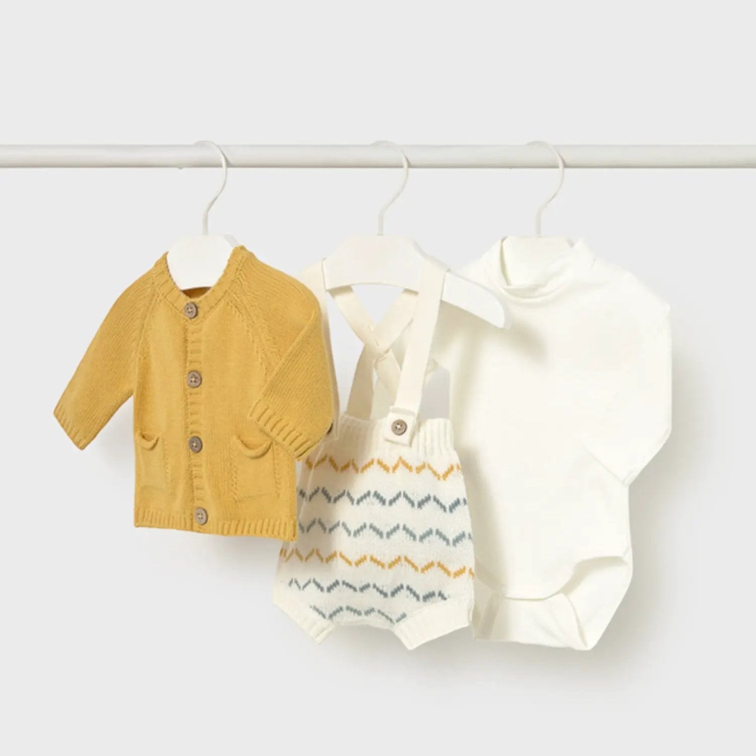 Completo Bimbo Giallo 2255/25 by MAYORAL